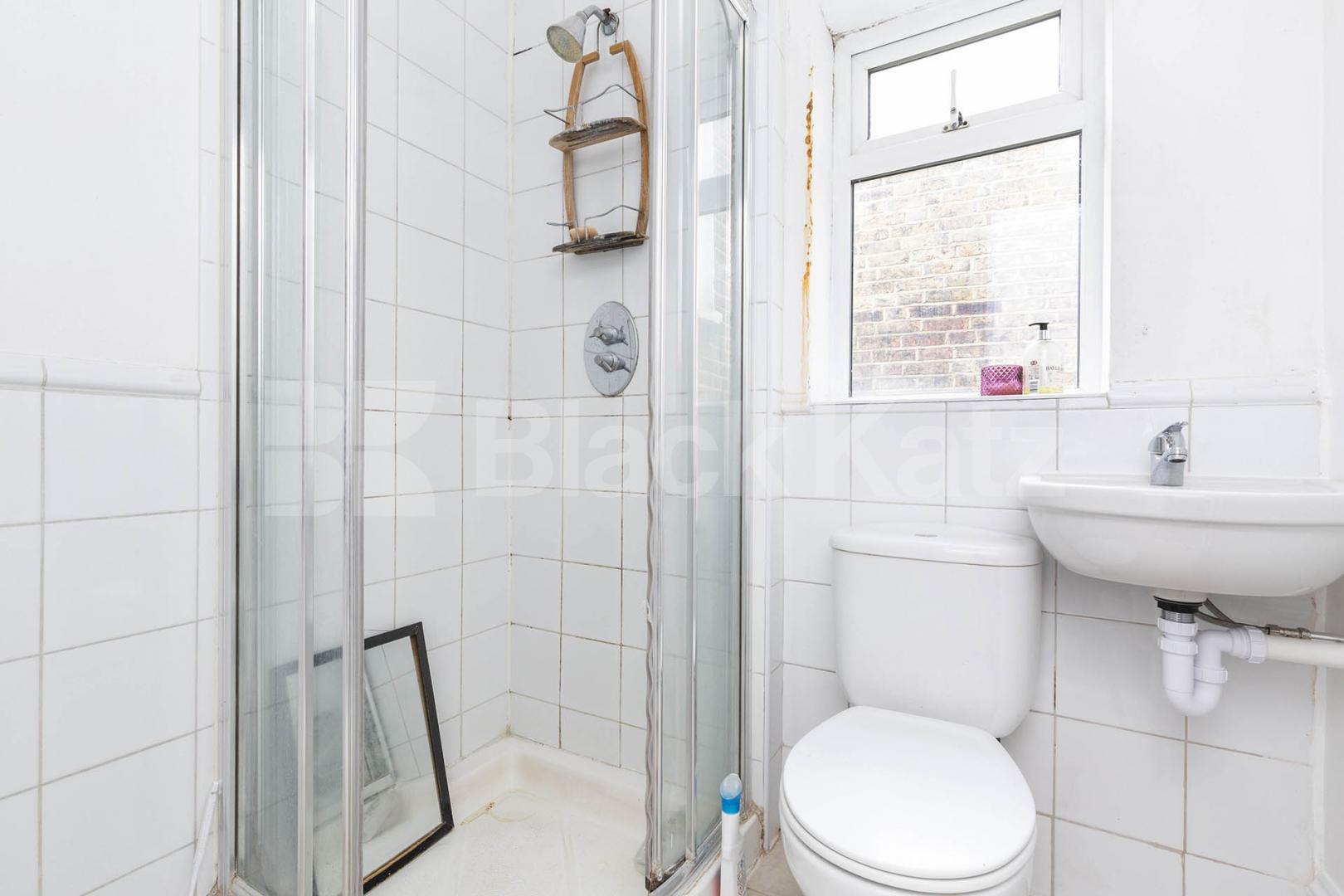 5 double bedrooms 2 bathrooms and garden within a period house  Windsor Road, Holloway